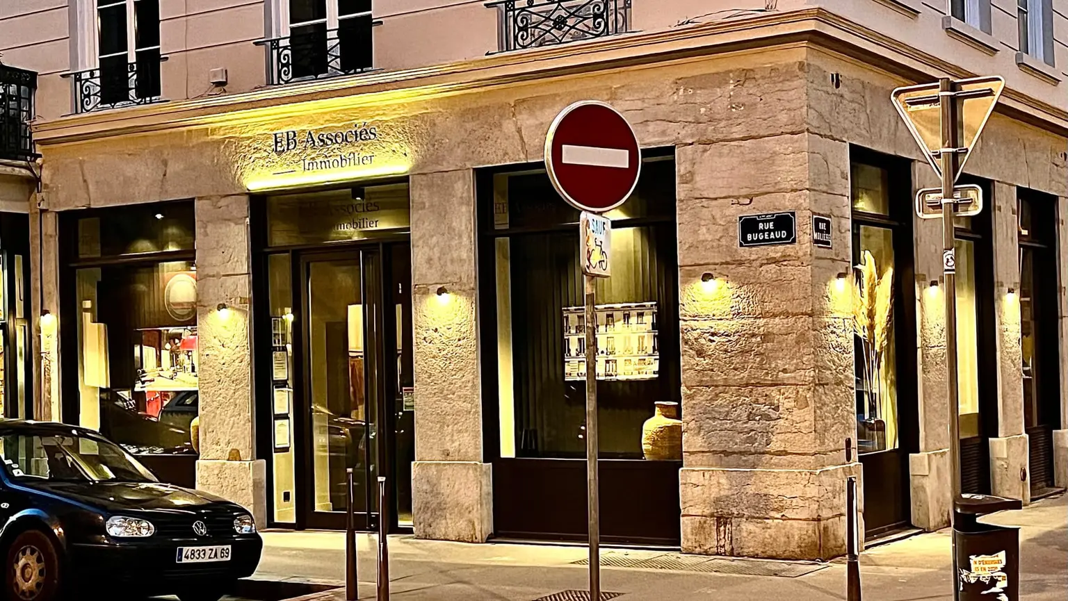 L'agence EB Associés à l'angle de la rue Bugeaud, Lyon 6, en journée