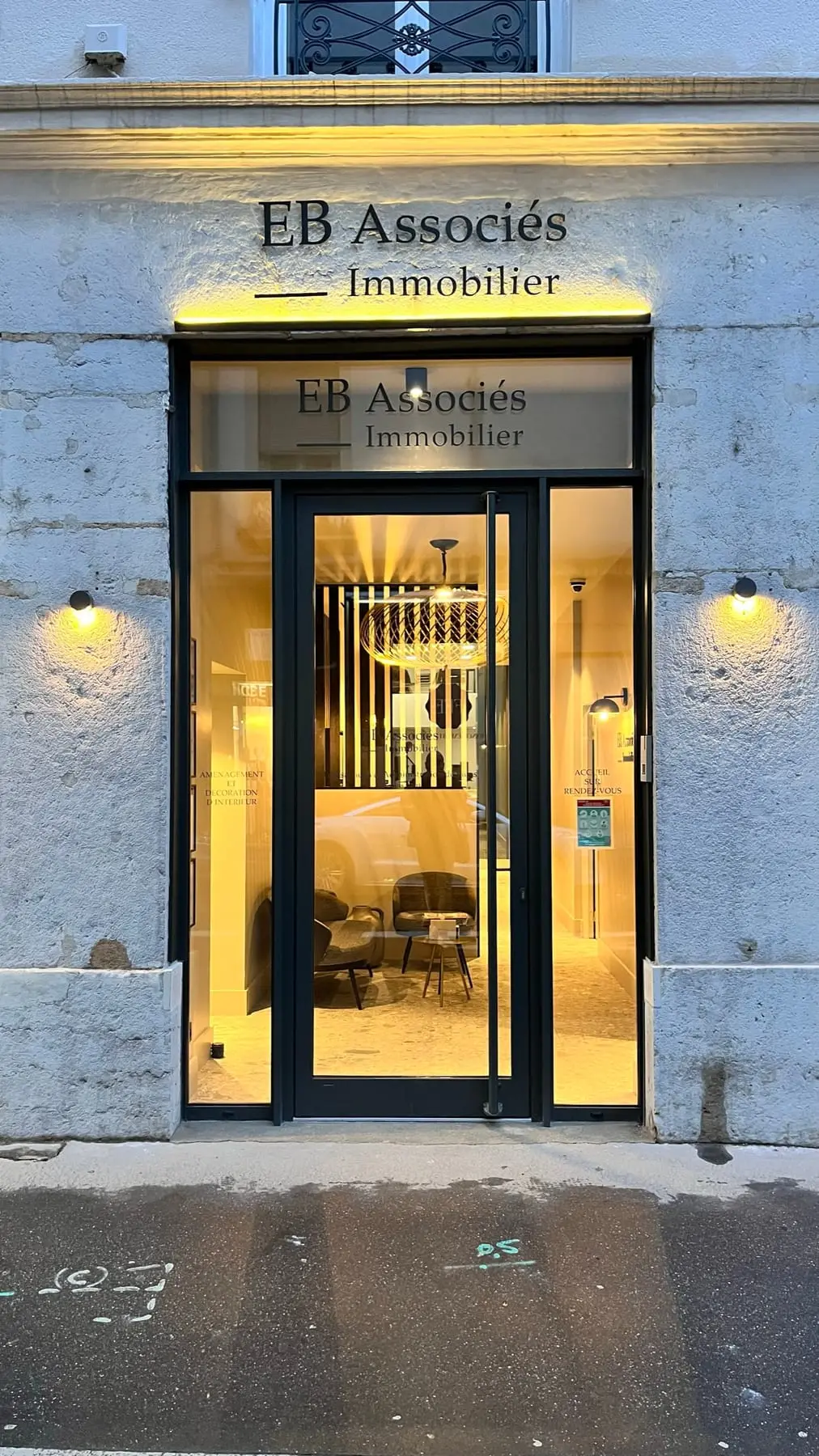 Porte d'entrée de l'agence EB Associés, 9 rue Bugeaud