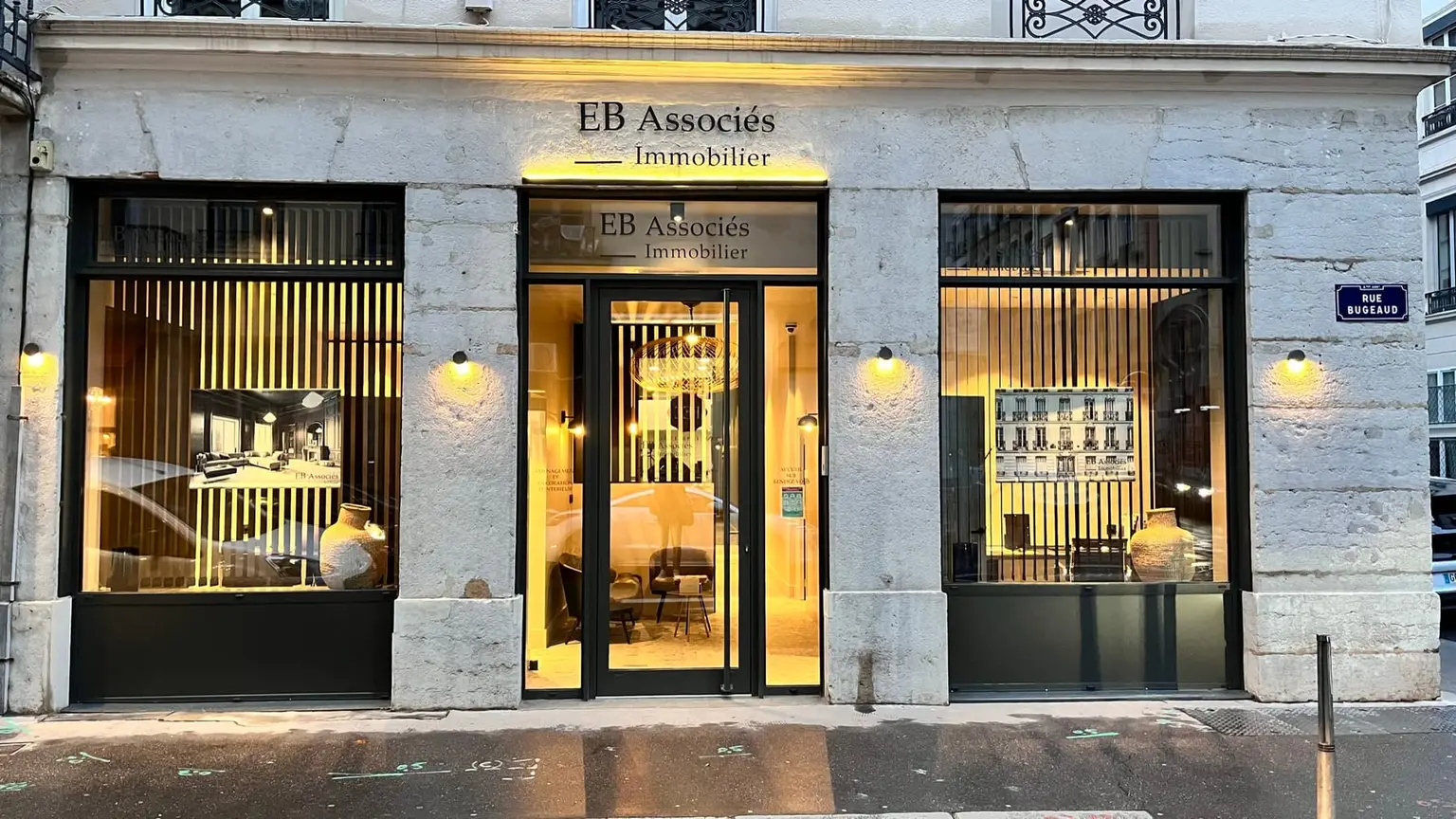 Vitrine de l'agence EB Associés Immobilier, rue Bugeaud