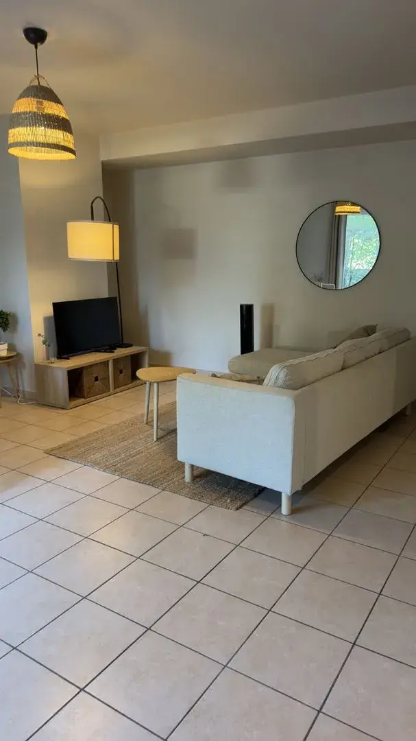 Appartement à louer à Bron — photo 1