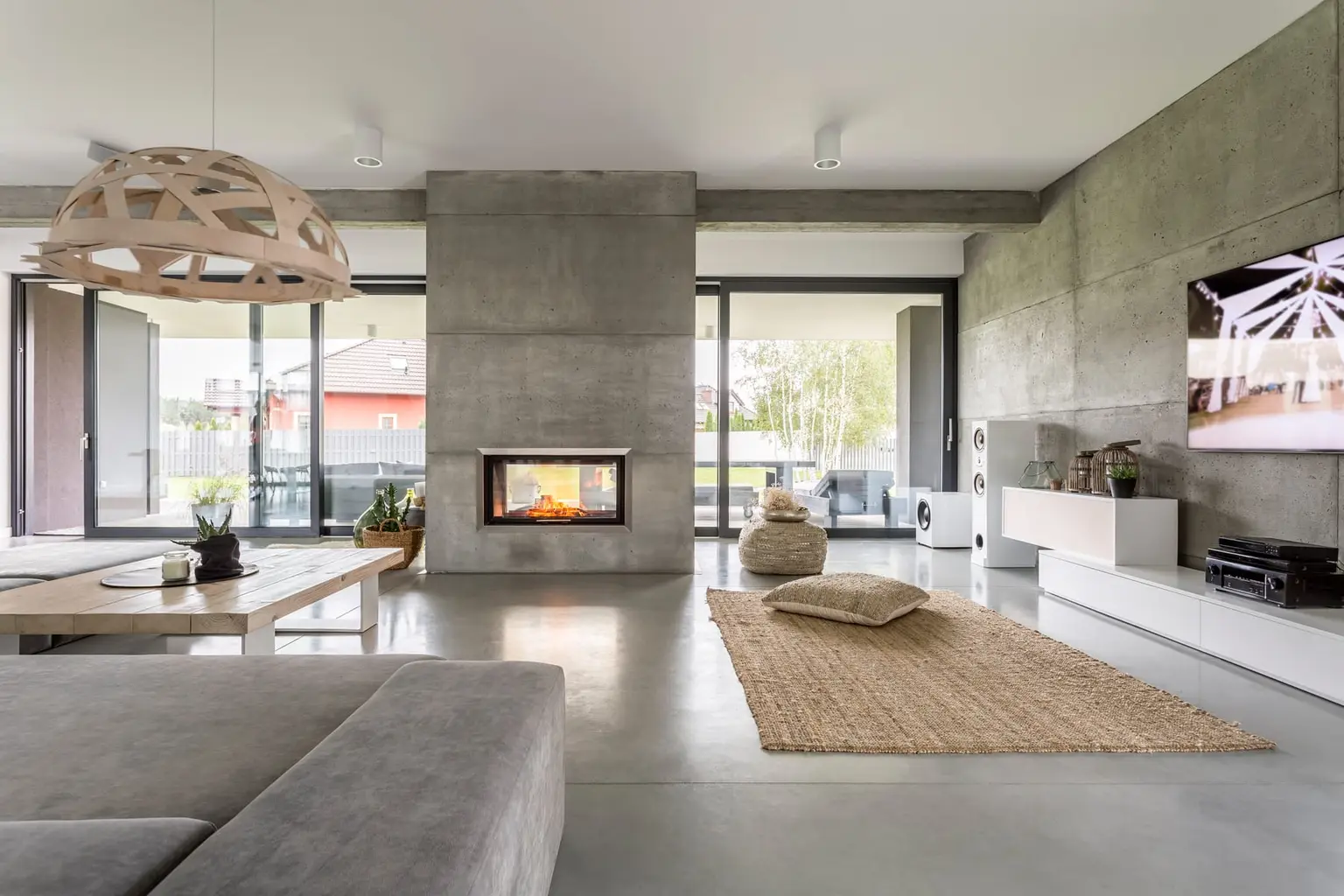 Séjour d'une villa contemporaine ouvert sur le jardin